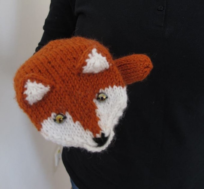 Knitted fingerless fox mittens with pocket
