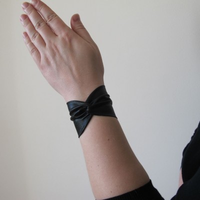 Black metallic wrist cuff bracelet. Black twist bracelet. Wrist metallic cuff.Wrist tattoo cover up.Wrist cover wristband.Bracelet for women