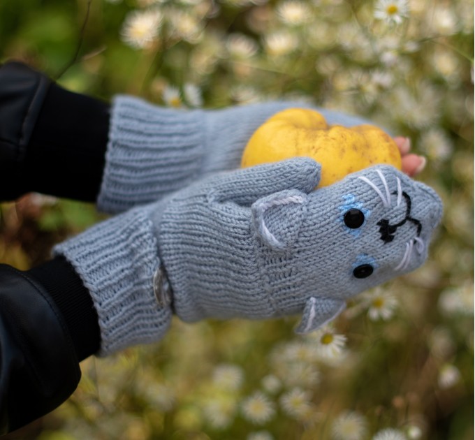 Convertible knitted cat mittens